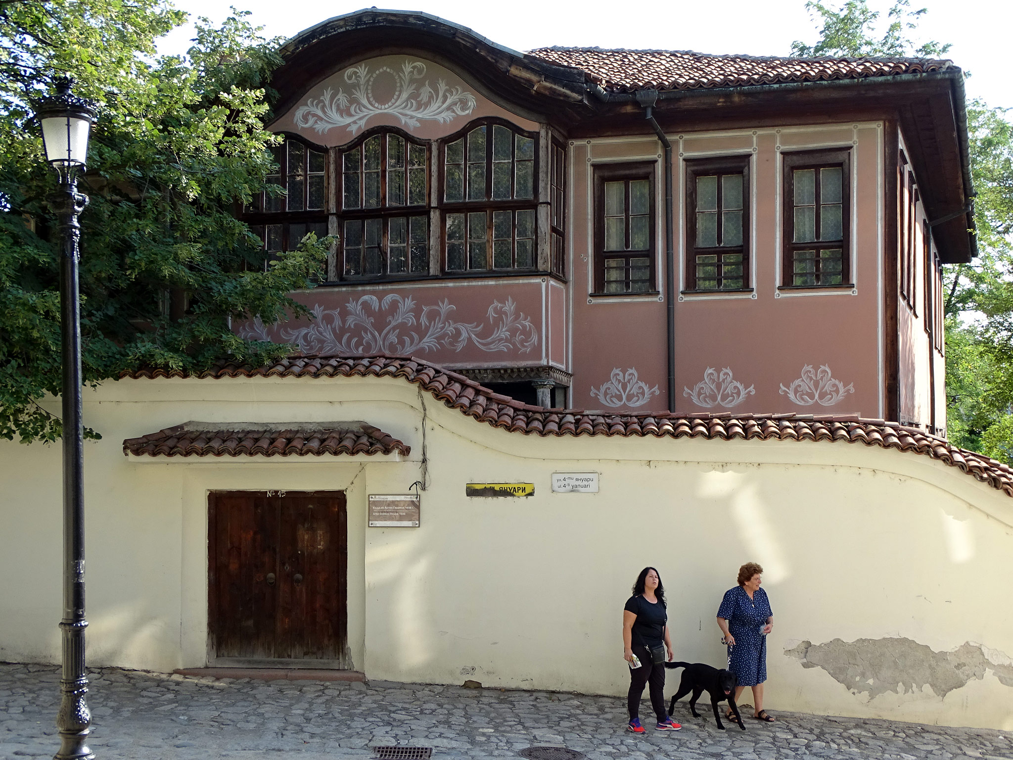 Plovdiv (Photo license: CC BY 2.0)